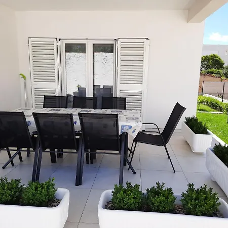 Bajlo With Three Bedrooms ヴィラ