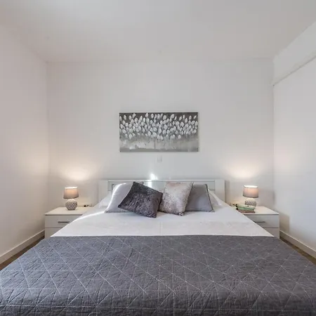 Bajlo With Three Bedrooms ヴィラ