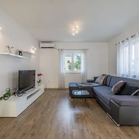 Bajlo With Three Bedrooms ヴィラ *