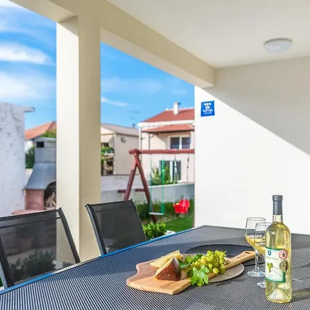 Bajlo With Three Bedrooms ヴィラ *