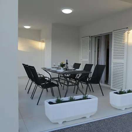ヴィラ Bajlo With Three Bedrooms