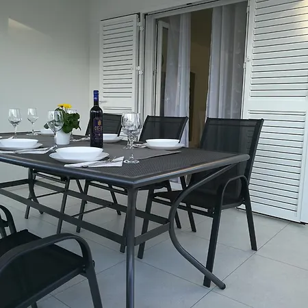 Bajlo With Three Bedrooms * ザダル