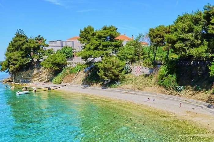 Villa Bajlo With Three Bedrooms *