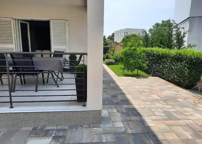 Villa Bajlo With Three Bedrooms Zadar