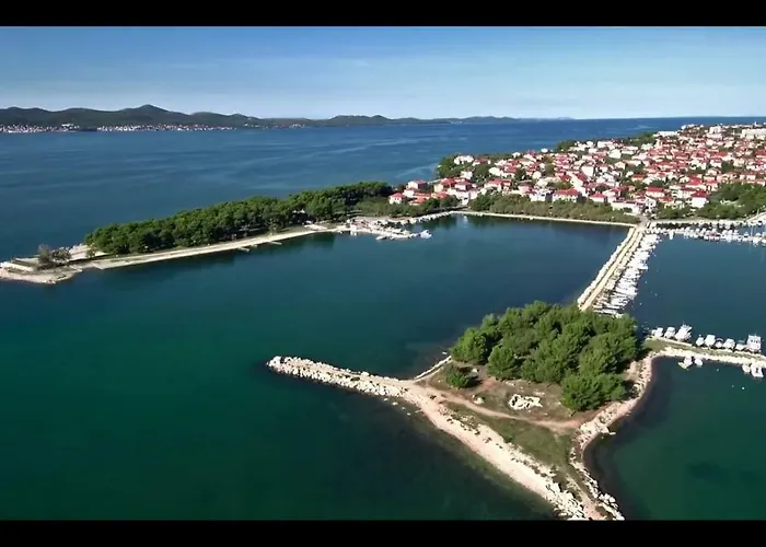 Villa Bajlo With Three Bedrooms *