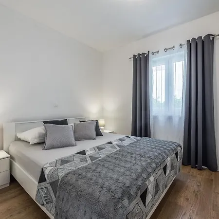 Villa Bajlo With Three Bedrooms Zadar
