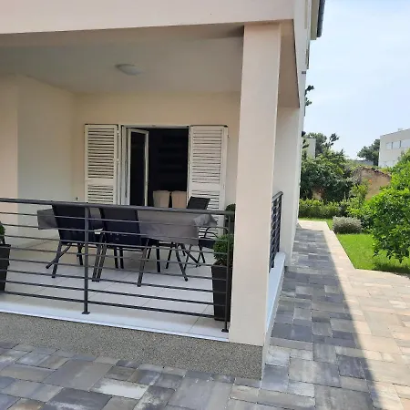 Villa Bajlo With Three Bedrooms Zadar