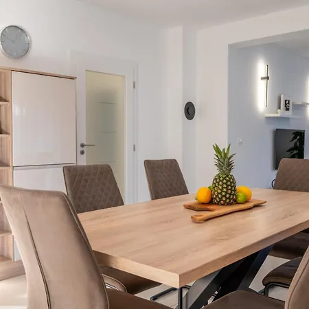 Bajlo With Three Bedrooms * Zara
