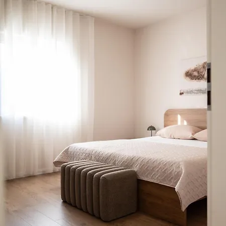 Bajlo With Three Bedrooms Villa Zara
