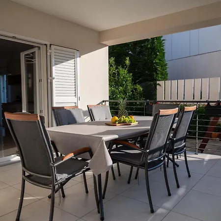 Villa Bajlo With Three Bedrooms Zara