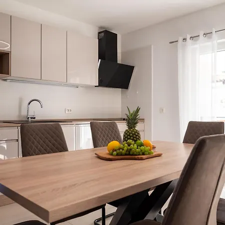 Villa Bajlo With Three Bedrooms *