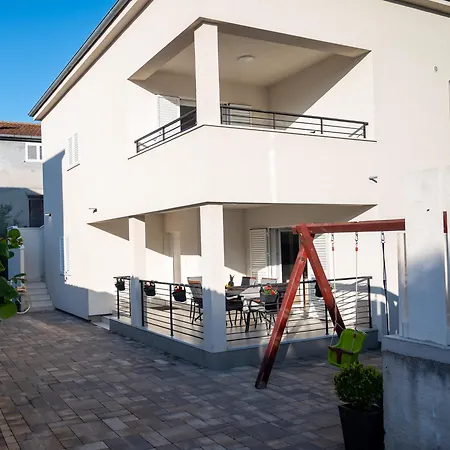 Villa Bajlo With Three Bedrooms