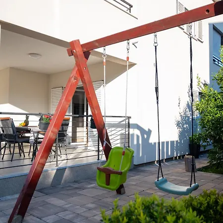 Villa Bajlo With Three Bedrooms *