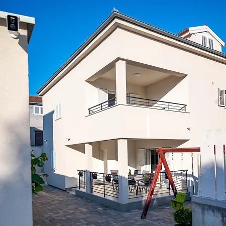 Bajlo With Three Bedrooms Zara