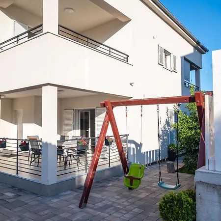 Bajlo With Three Bedrooms Villa
