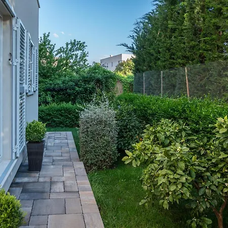 Villa Bajlo With Three Bedrooms Zara