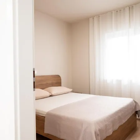 Bajlo With Three Bedrooms * Zara