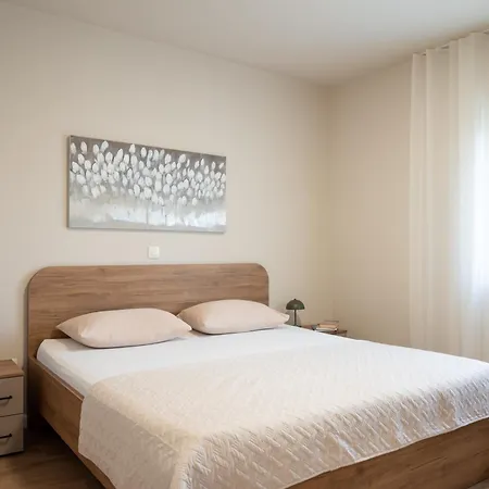 Bajlo With Three Bedrooms Villa Zara