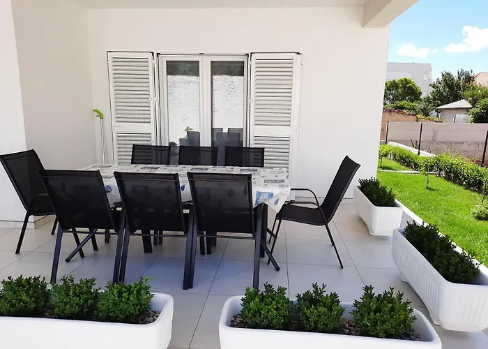 Bajlo With Three Bedrooms Vila