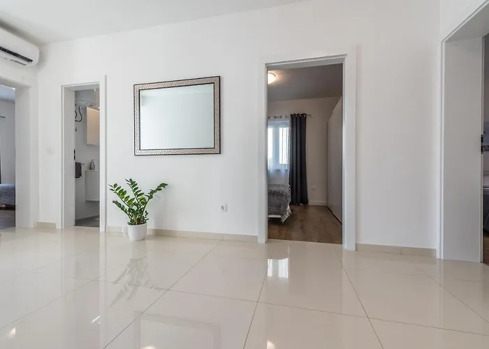 Vila Bajlo With Three Bedrooms Zadar