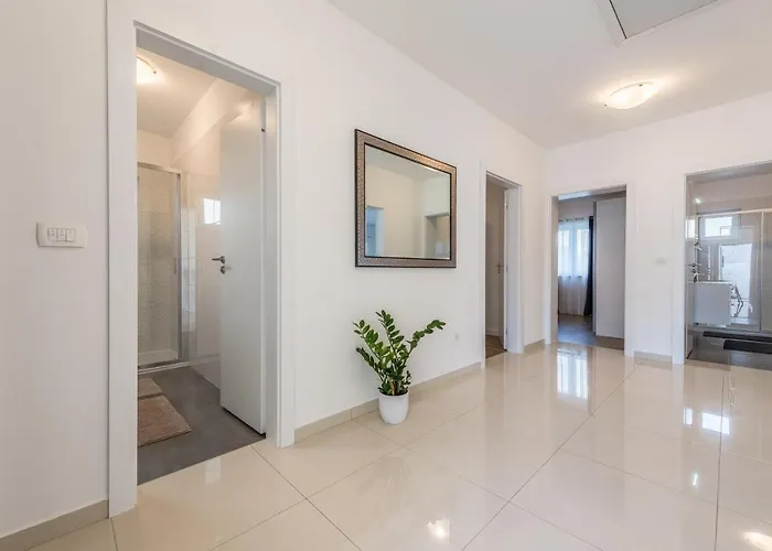 Bajlo With Three Bedrooms