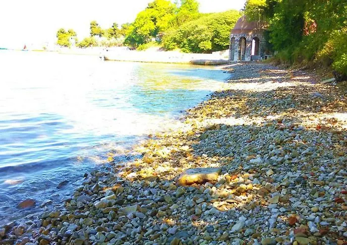 Bajlo With Three Bedrooms Zadar